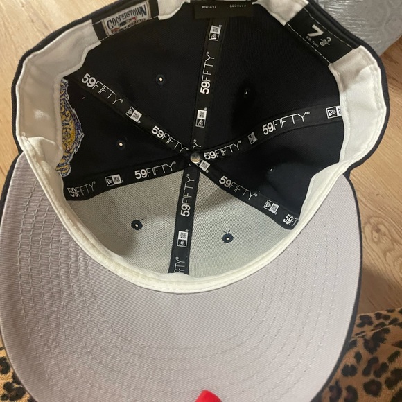 Yankees hard brimmed hat - Picture 2 of 3